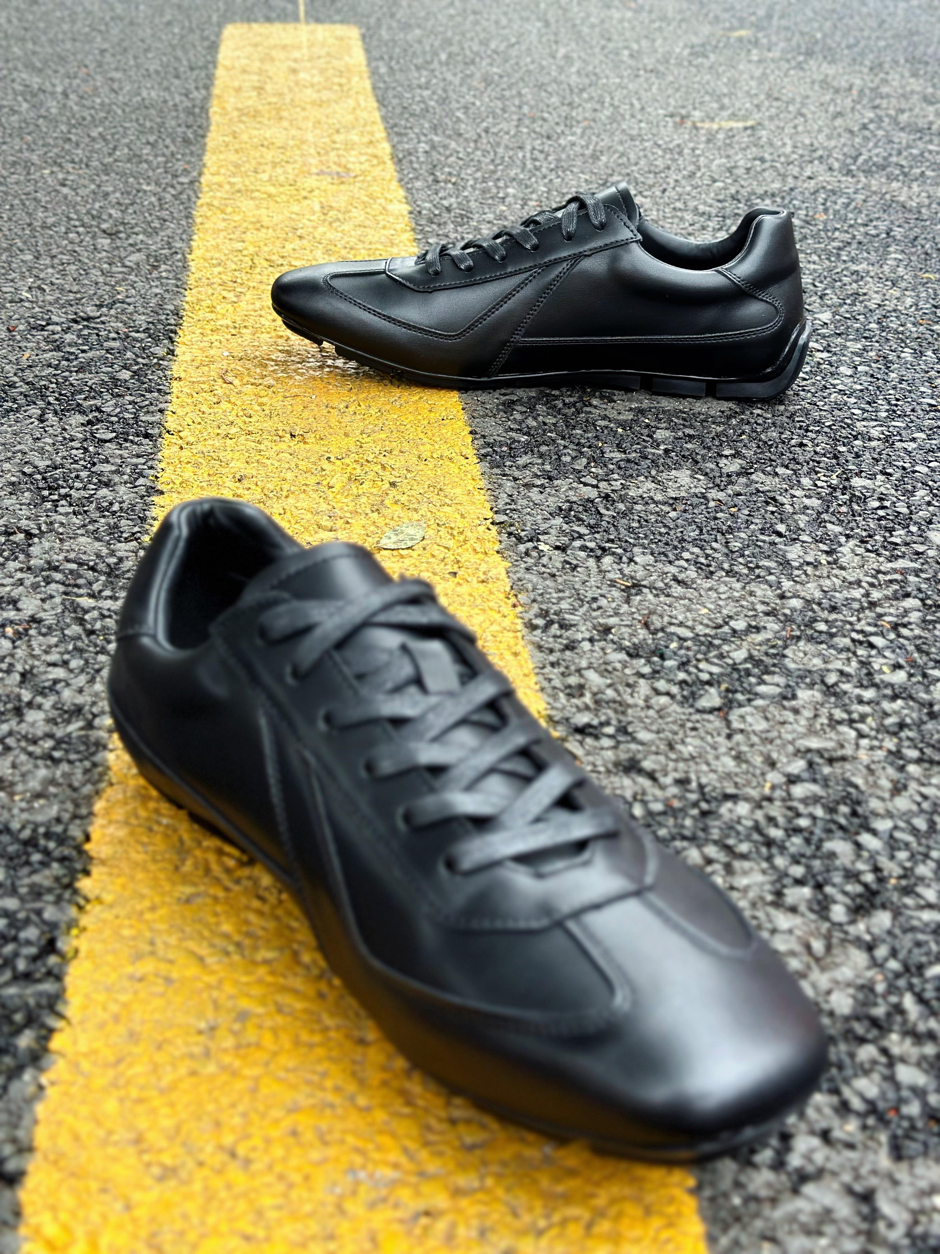 Cleanfit穿搭的灵魂,是这双黑色极简德训鞋👟